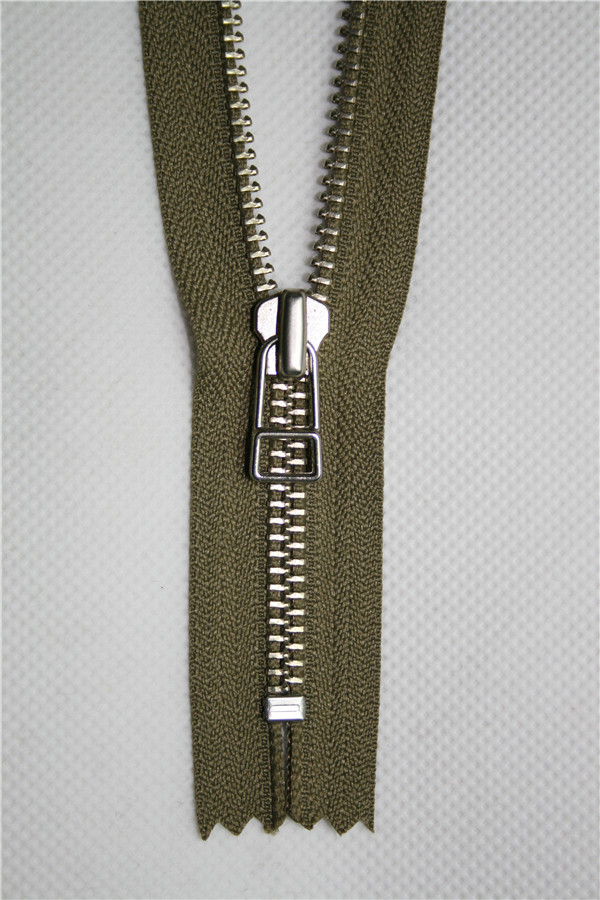 YKK5號(hào)金屬輕鎳白銅齒密尾拉鏈 ，DA8DHR9自動(dòng)頭，電鍍C5色